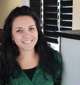 Responsable administrative et financière, Amélie se consacre au suivi administratif des dossiers. Elle rassemble les pièces nécessaires au montage de votre dossier bancaire, gère l’élaboration des appels d’offres et des devis. Responsable administrative et financière, Amélie se consacre au suivi administratif des dossiers. Elle rassemble les pièces nécessaires au montage de votre dossier bancaire, gère l’élaboration des appels d’offres et des devis.